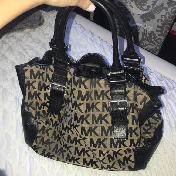 MK purse - Picture 1 of 3